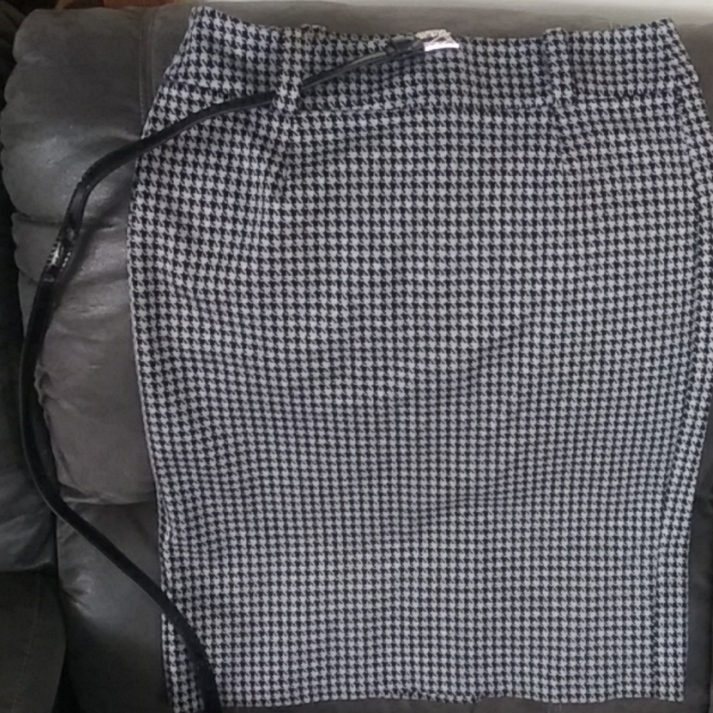 George skirt size 8 with belt